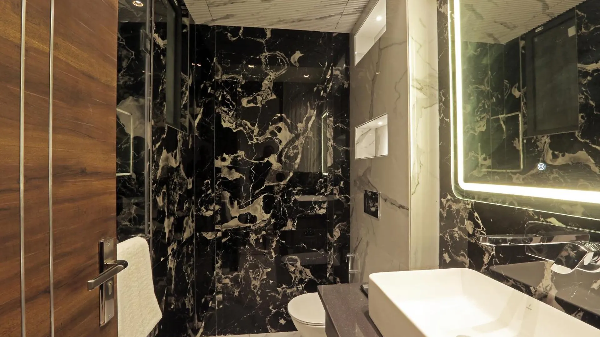 Opo Hotels D'Or New Delhi 3*,  India