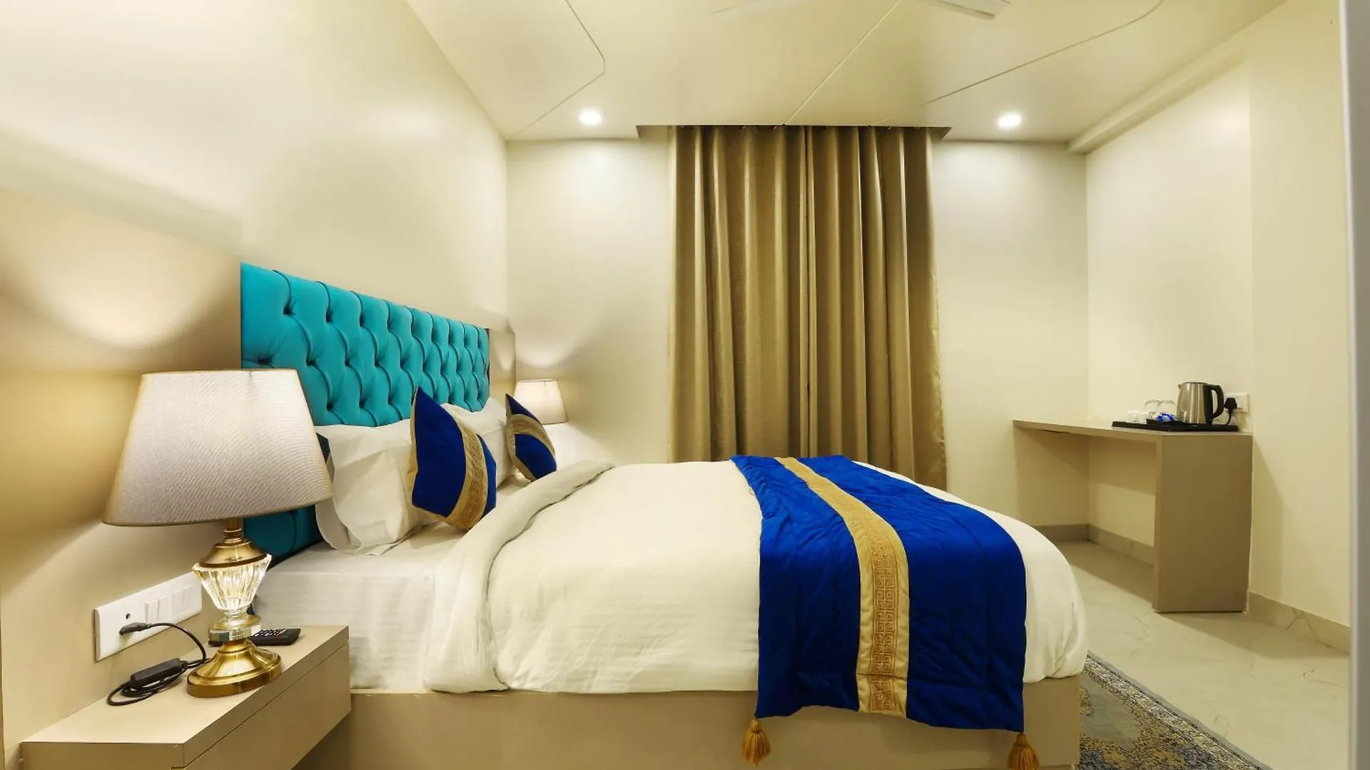 Opo Hotels D'Or Nowe Delhi