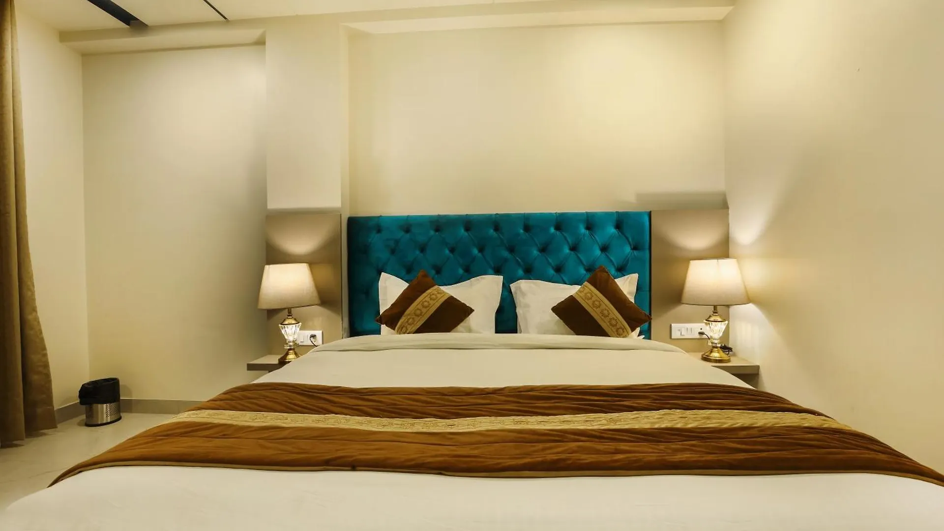 Opo Hotels D'Or Nowe Delhi