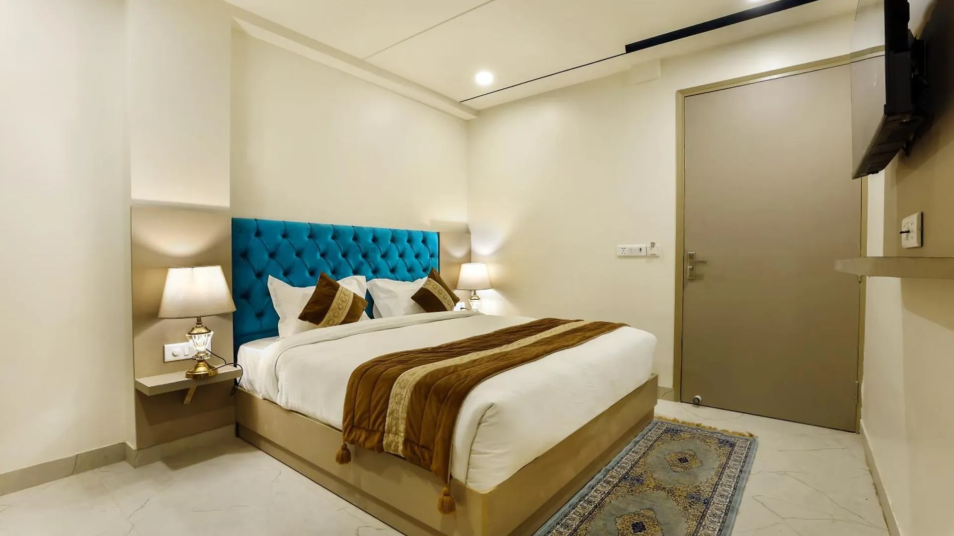 Opo Hotels D'Or Nowe Delhi